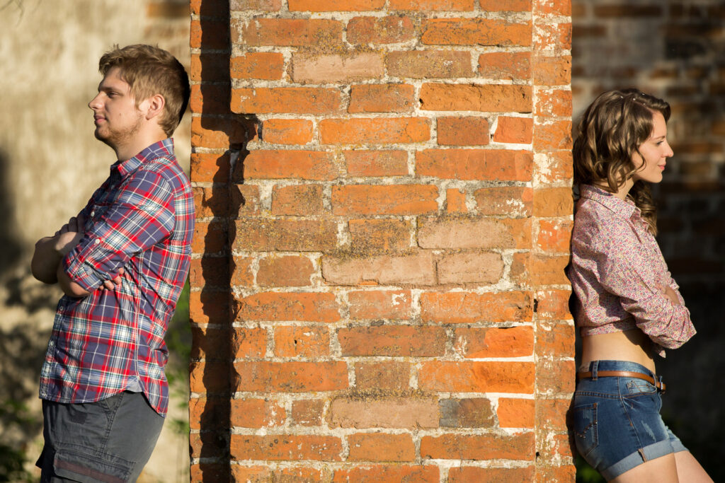 Comment savoir si mon homme me trompe? 9 signes évidents - James D.
